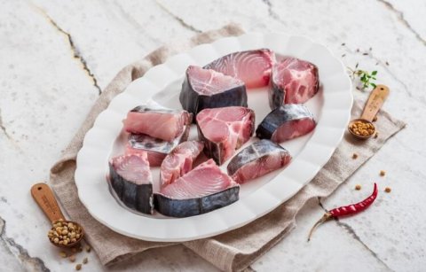 Seer Cubes / Vanjaram Serves: 2-3 Pieces: 8–10 (cubes) Gross: 600 - 650 Gms Net: 480 - 500 gms