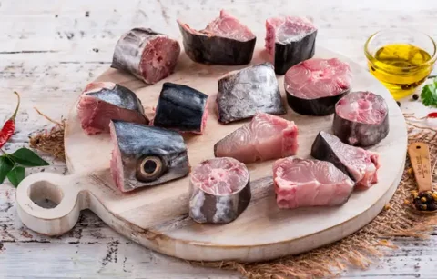 Seer Fish Curry Cut - With Head Pieces: 6 - 8 Gross: 320 - 350 Gms Net: 230 - 250 gms